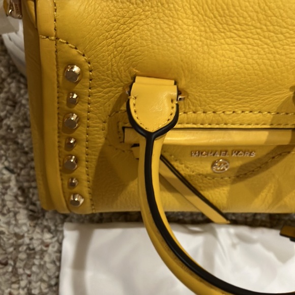 MICHAEL KORS Carine Extra-Small Studded Pebbled Leather Crossbody Bag 32T0GCCC0L - Picture 11 of 13